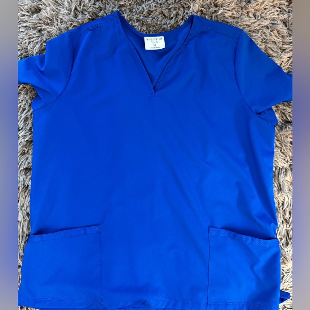 NWOT Women's WhiperLite Dahlia 4 pocket stretch notched neck scrub top
